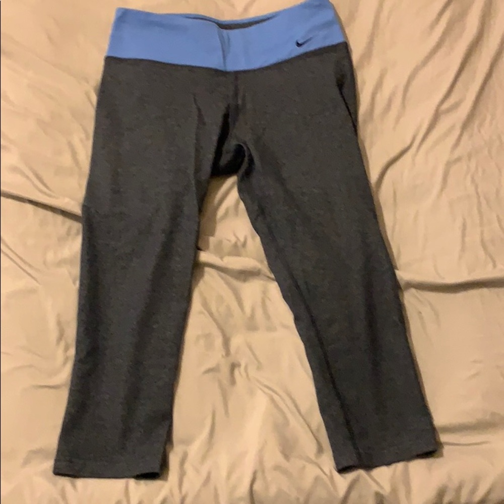 Nike dry fit Capri leggings size small